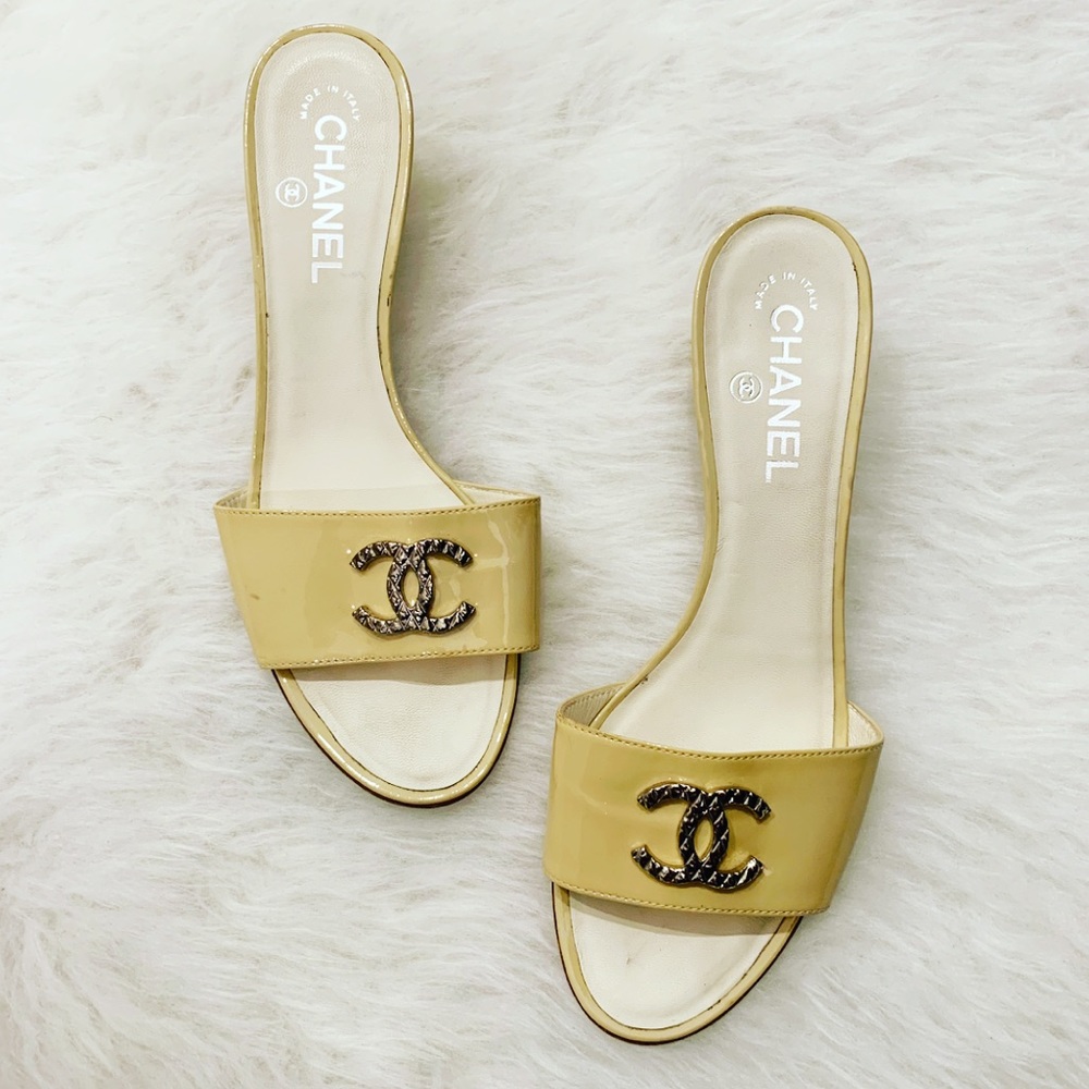 💚CHANEL sandals slides mules 39 (fits like 8) - Picture 1 of 8